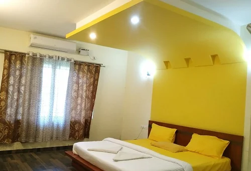 Premium air-conditioned room with large bed and window at Narasinha Mehta Dham Girnar